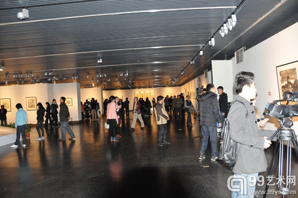 青蓝溢韵——李华英、许信容师生作品展 展览现场