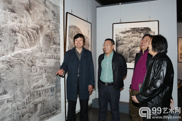 “塞外风情”赵学东中国画作品展现场
