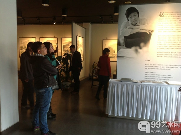 “塞外风情”赵学东中国画作品展现场