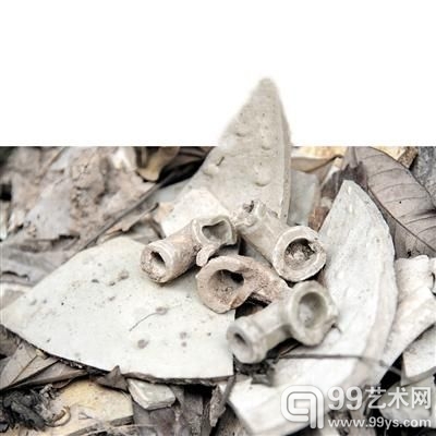 废品堆淘出不少烧坏的瓷烟斗