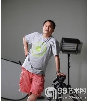 艺术家王功新