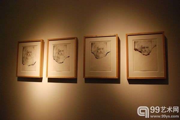 “杜尚 与／或／在 中国”展览现场 黄永砯作品《胡子最易燃》 1986