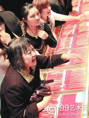 “中国大妈”成名一周记 买入黄金只为喜爱