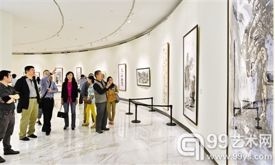 汇集众多名家名作的“关山月艺术基金会美术作品展”6日在深圳关山月美术馆开幕。