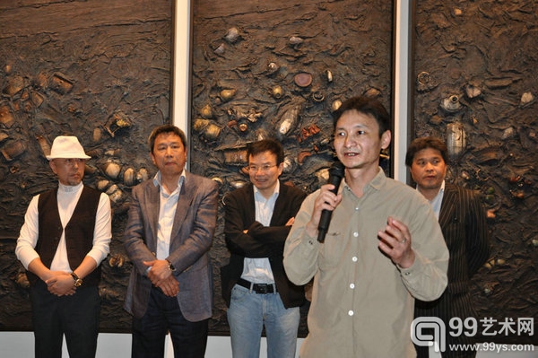 著名批评家、本次展览策展人杨卫开幕式讲话