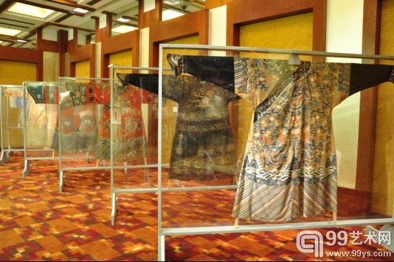 中国嘉德2013春拍预展现场-织绣