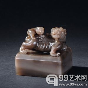 姚仲达作高山牛角冻石双螭钮日字章，福建东南2013春拍拍品