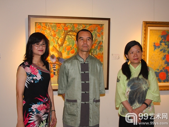 参与展出的部份老师于梅苑画廊合影
