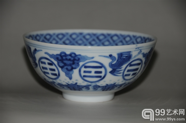 【清光绪（官）青花云鹤八卦纹碗】