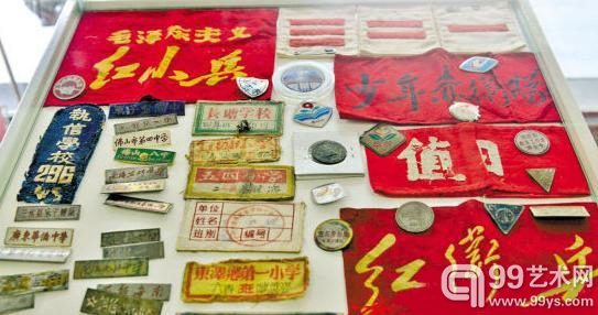 老人花十万积蓄收集千件教育文物