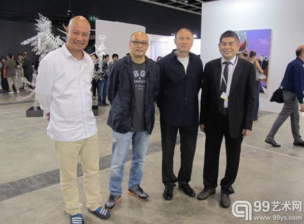 萧富元 先生和“西南艺术三杰”毛旭辉、张晓刚、叶永青在香港巴塞尔