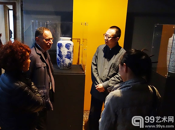 潘鲁生与嘉宾交流