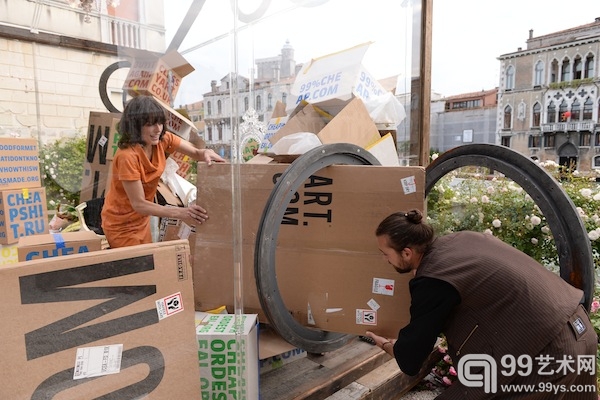 乔沃维奇将在这件玻璃屋内待上八个小时