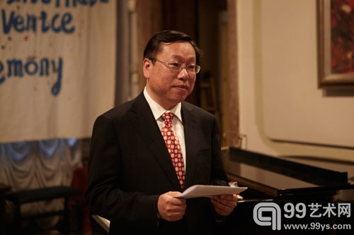 文化部外联局副局长谢金英在开幕式上致辞