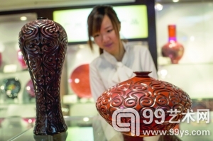 “云雕”漆器是中国漆器文化遗产中珍贵的一个种类。