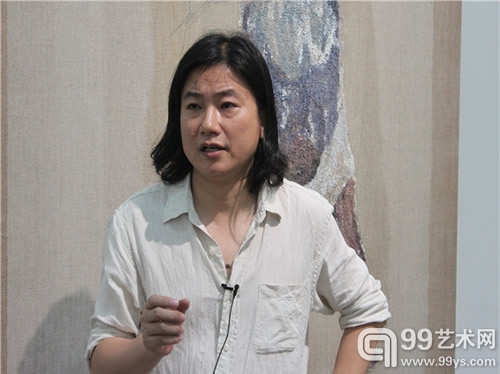 艺术家马六明在展览现场