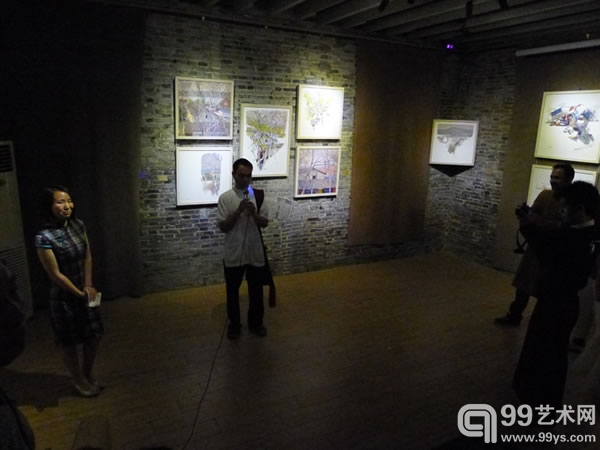 “候鸟——美院留学生群展”现场