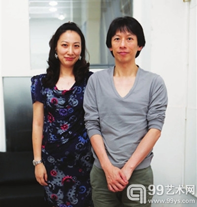 周烨（左）与香港戏剧导演林奕华在桃浦创意园合影