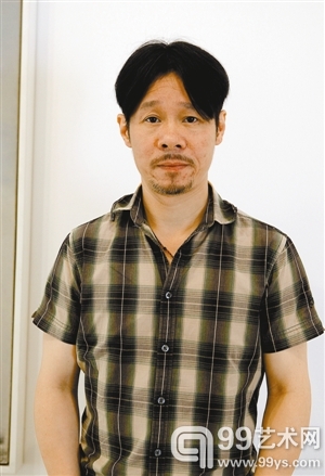 毛焰，生于湖南湘潭，毕业于中央美术学院油画系，现居南京，任教于南京艺术学院美术系，中国油画学会理事。