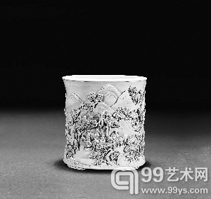 　清 象牙雕狩猎笔筒