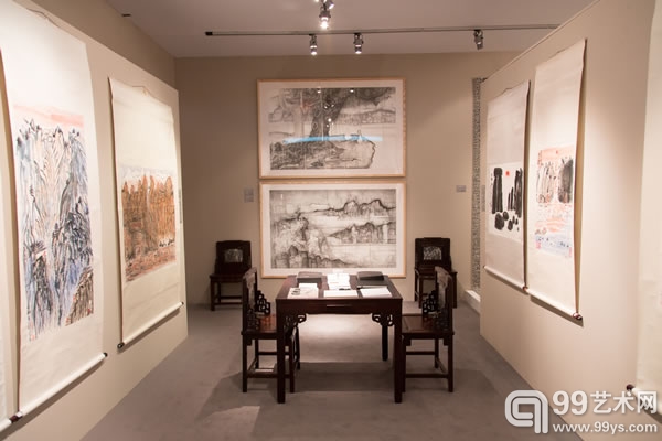 香港典亚艺博 (Fine Art Asia) 赞助举办的「中国香港馆」展出了近百年来几位享负盛名的中国及香港艺术家的作品以及中国古董家具