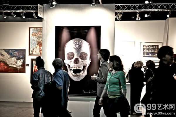 洛杉矶艺博会《现代与当代》展区，展出现代主义以及当代前卫性作品。