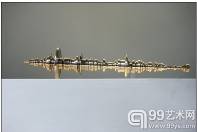 史金淞装置作品《倾斜的密码》正是以香港夜景为原型创作的