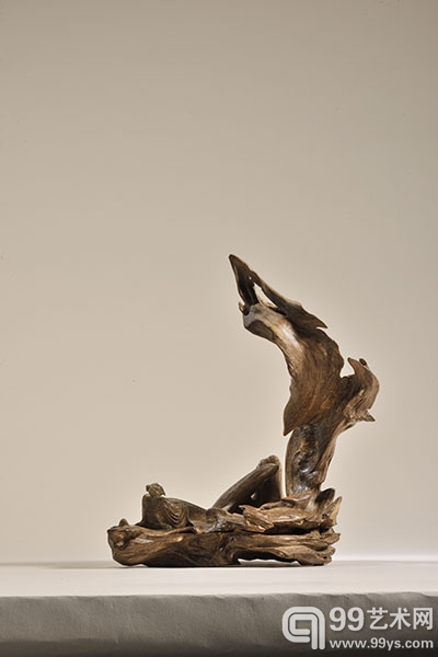 江晓 《卧石观云》摆件  福建东南2013春拍  成交价格：20.7万元.
