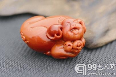 南红玛瑙把玩件 图片由受访者提供