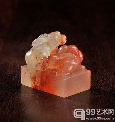 郭祥忍作水洞高山石双兔钮扁章，福建东南2013春拍，价格：40.25万元