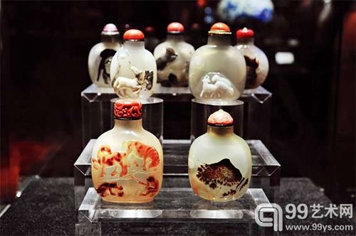 中国嘉德2013春拍预展现场-鼻烟壶