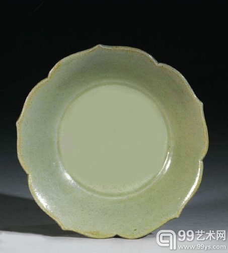南宋/元 青白卷草纹梅瓶 成交价：约合人民币46.66万元2013苏富比春拍