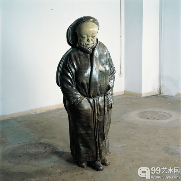 图2.3.4  向京  秘密的瞬间  雕塑  171×70×90cm  2005年  玻璃钢着色