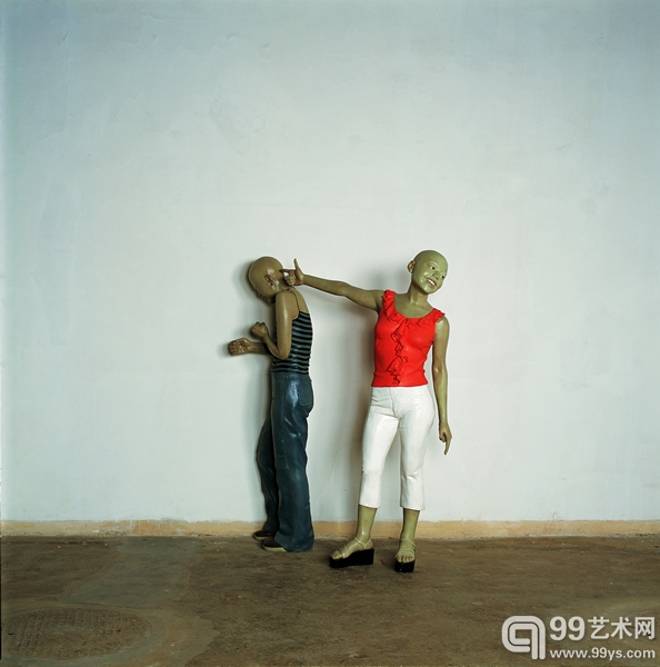 图3.7.1  向京  砰！ 雕塑  162×160×110cm  159×36×47cm  2002年