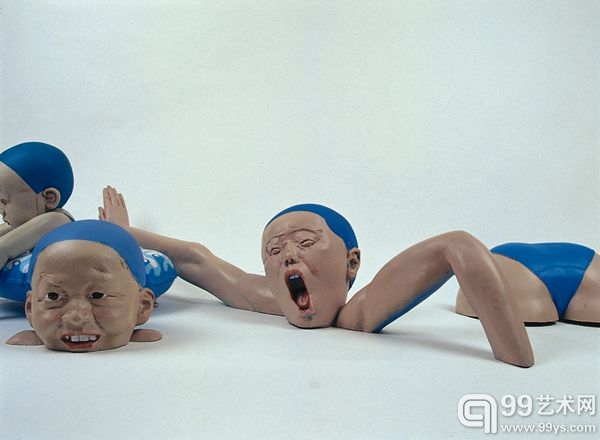 图3.7.2  向京  冰凉的水  雕塑  40×80×200cm  2001年