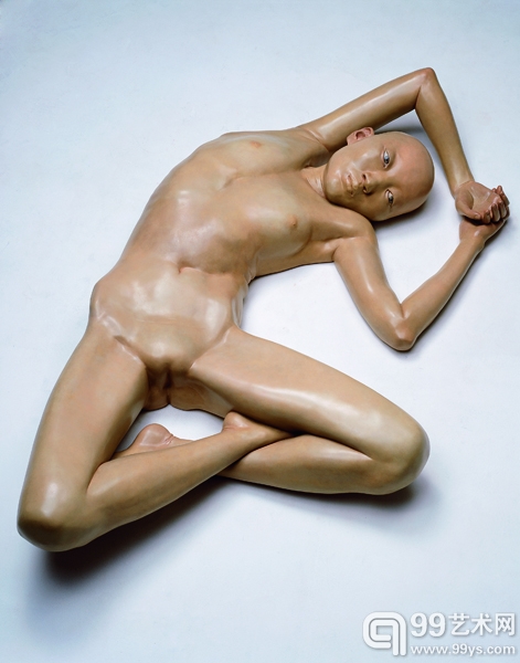 向京  我22岁了,还没有月经  雕塑  30×155×95cm  2007年  玻璃钢着色