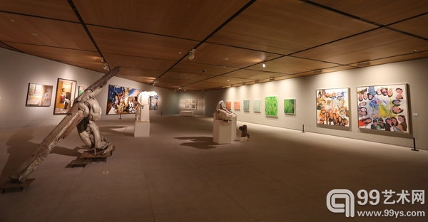 中央美术学院的展览《千里之行》中的一个展厅。
