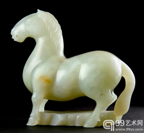 清代白玉雕马
