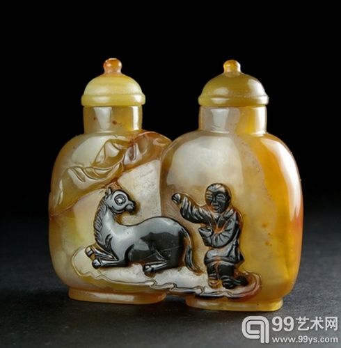 乾隆期套玻璃料玛瑙雕戏马纹连体鼻烟壶 