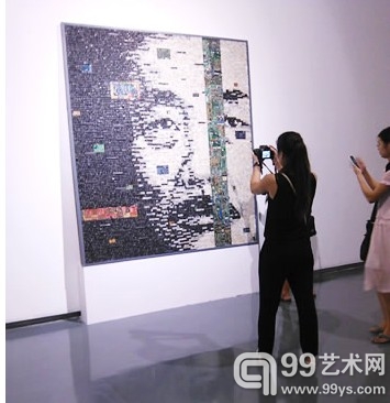 1万多粒电脑键盘按键拼成的“鲁大爷”
