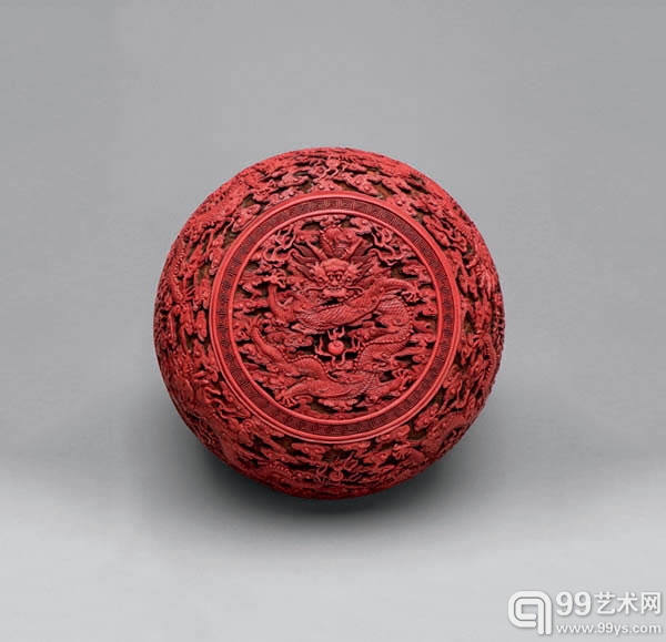 清乾隆 剔彩龙纹宝盒.