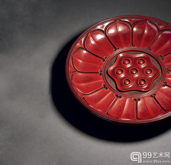 元 剔红莲纹盘.