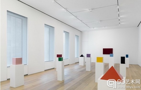 约翰·麦克拉肯回顾展“从1963年至2011年”在纽约开幕
