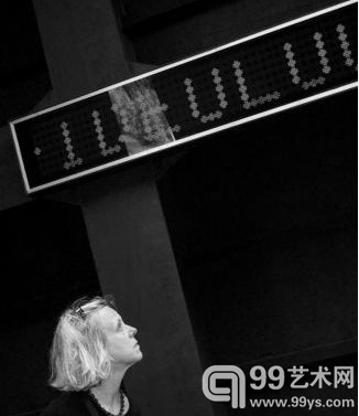 芭芭拉·伦敦（Barbara London）从MoMA退休