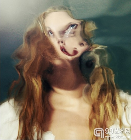 梦幻自画像：玻璃与光影的艺术