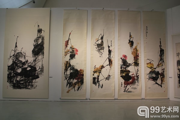展出作品均尺幅巨大