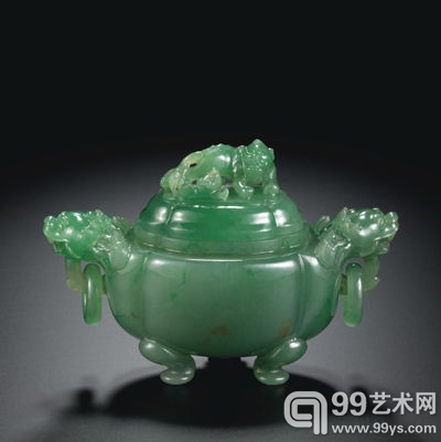 19-20世纪 翡翠瓜棱式双龙耳活环三足狮钮盖炉 1024万港币 香港苏富比