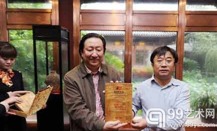 中国国家画院院长杨晓阳向成都武侯祠博物馆无偿捐赠个人藏品