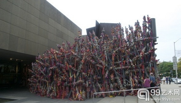 ‘TIP’ (2013) by Phyllida Barlow.
