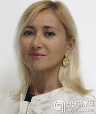 Roxana Marcoci. 